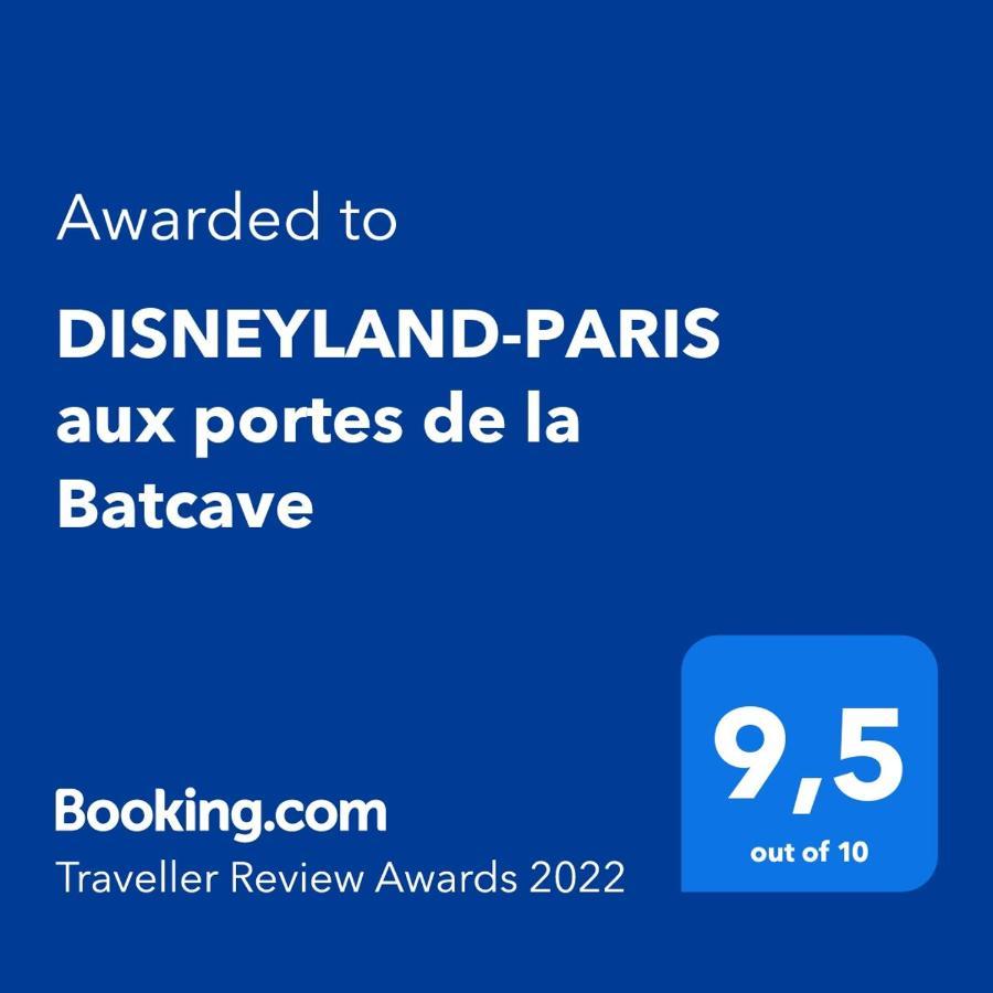 Disneyland-Paris Aux Portes De La Batcave Bussy-Saint-Georges Exteriér fotografie