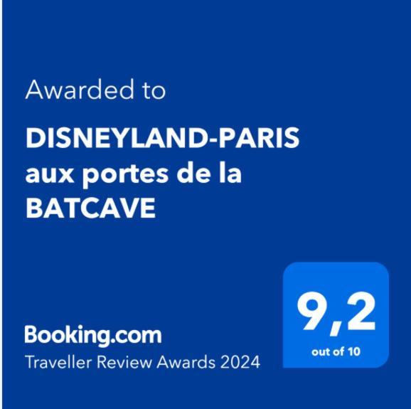 Disneyland-Paris Aux Portes De La Batcave Bussy-Saint-Georges Exteriér fotografie